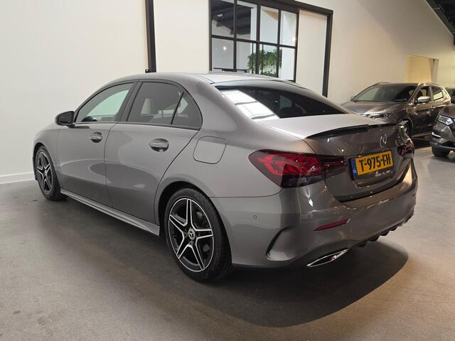 Mercedes-Benz A-KLASSE 180 Business Solution AMG - Apple Carplay/Android Auto - Stoelverwarming - Sfeerverlichting - Alcantara/Leder