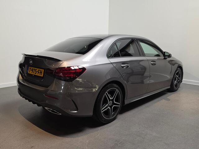 Mercedes-Benz A-KLASSE 180 Business Solution AMG - Apple Carplay/Android Auto - Stoelverwarming - Sfeerverlichting - Alcantara/Leder