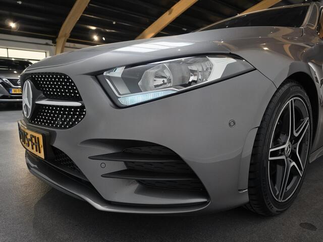 Mercedes-Benz A-KLASSE 180 Business Solution AMG - Apple Carplay/Android Auto - Stoelverwarming - Sfeerverlichting - Alcantara/Leder