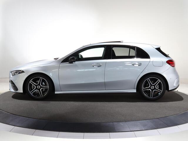 Mercedes-Benz A-KLASSE 180 Star Edition AMG Line | Nightpakket | Sfeerverlichting | MULTIBEAM LED | Stoelverwarming |