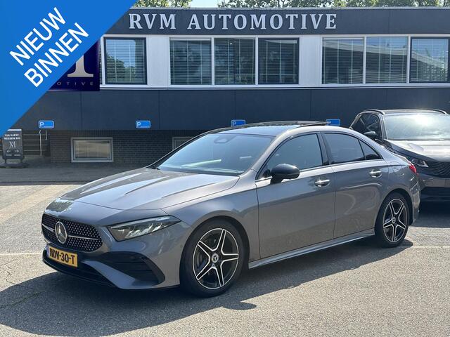 Mercedes-Benz A-KLASSE 200 AMG Line PANORAMADAK | WIDESCREEN | AMBIENT LIGHT SFEERVERLICHTING | ELEKTRISCHE TREKHAAK | KEYLESS ENTRY | 360 GRADEN CAMERA | ELEKTRISCHE STOELEN MET GEHEUGEN | STOEL- + STUURVERWARMING | MEGA COMPLEET | RIJKLAAR MET 12 MND BOVAG GARANTIE |