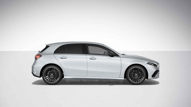 Mercedes-Benz A-KLASSE 180 AMG Line | Night | Panoramadak | Stoelverwarming | Digital Light |