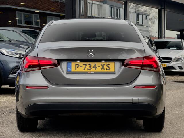 Mercedes-Benz A-KLASSE 200 AUT7 SOLUTION AMG-LINE LEDER NAVI CAMERA DIGI-DASH LED LMV PDC