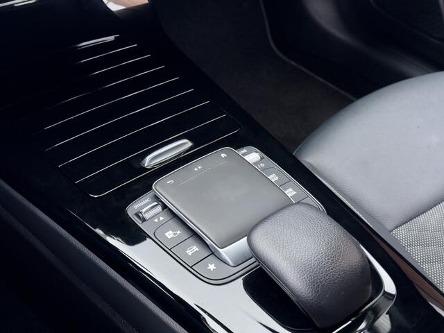 Mercedes-Benz A-KLASSE 200 AUT7 SOLUTION AMG-LINE LEDER NAVI CAMERA DIGI-DASH LED LMV PDC