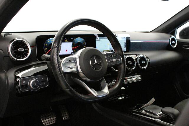 Mercedes-Benz A-KLASSE 180 Business Solution AMG | NL-AUTO+N.A.P! | CARPLAY | D-GLAS | CLIMA | PDC-V/A | CAMERA | 18'LMV | LED |
