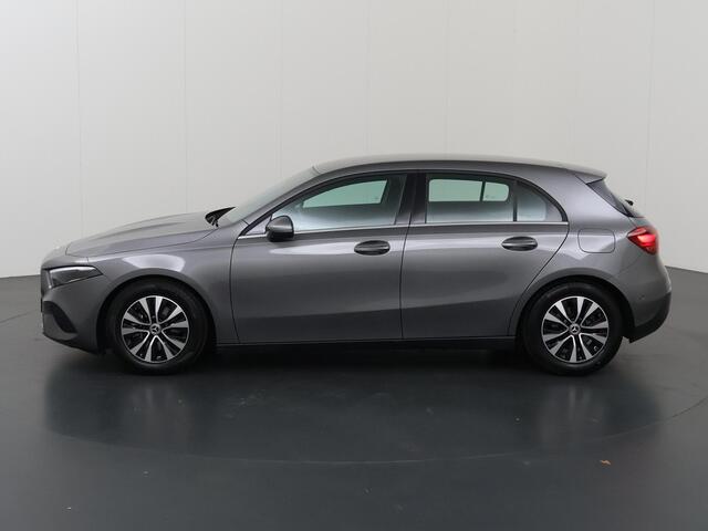 Mercedes-Benz A-KLASSE 180 Star Edition | Voorstoelen verwarmd | Achteruitrijcamera | LED-koplampen