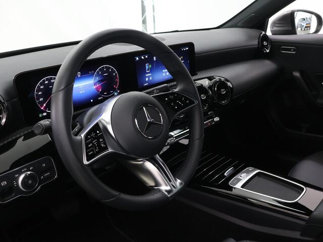 Mercedes-Benz A-KLASSE 180 Star Edition | Voorstoelen verwarmd | Achteruitrijcamera | LED-koplampen