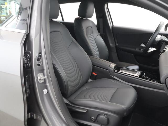 Mercedes-Benz A-KLASSE 180 Star Edition | Voorstoelen verwarmd | Achteruitrijcamera | LED-koplampen