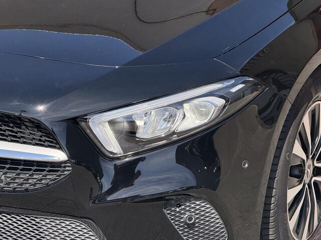 Mercedes-Benz A-KLASSE 180 Business Solution Panodak / Navi / Clima / Telefoon / Half Leer / Stoelverwarming