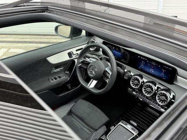 Mercedes-Benz A-KLASSE 250 e Business Solution AMG Permium plus pakket | memory stoelen | Nightpakket | 19 inch | Smartphone integratiepakket | Advanced sound systeem | Multibeam led |