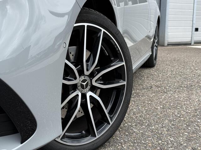 Mercedes-Benz A-KLASSE 250 e Business Solution AMG Permium plus pakket | memory stoelen | Nightpakket | 19 inch | Smartphone integratiepakket | Advanced sound systeem | Multibeam led |