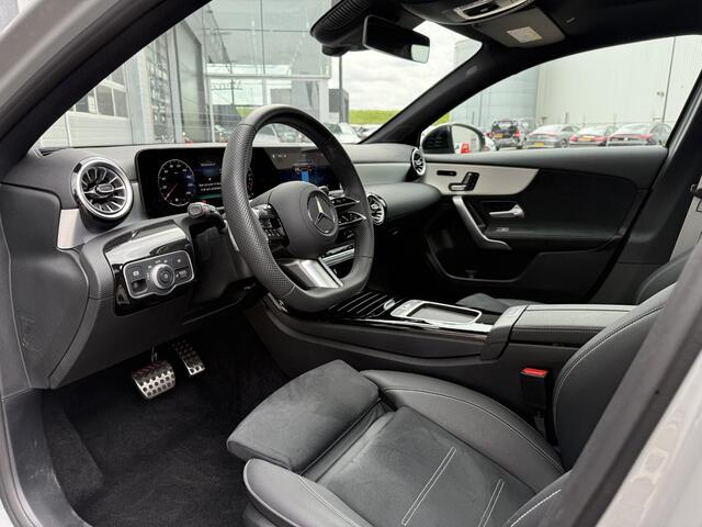 Mercedes-Benz A-KLASSE 250 e Business Solution AMG Permium plus pakket | memory stoelen | Nightpakket | 19 inch | Smartphone integratiepakket | Advanced sound systeem | Multibeam led |