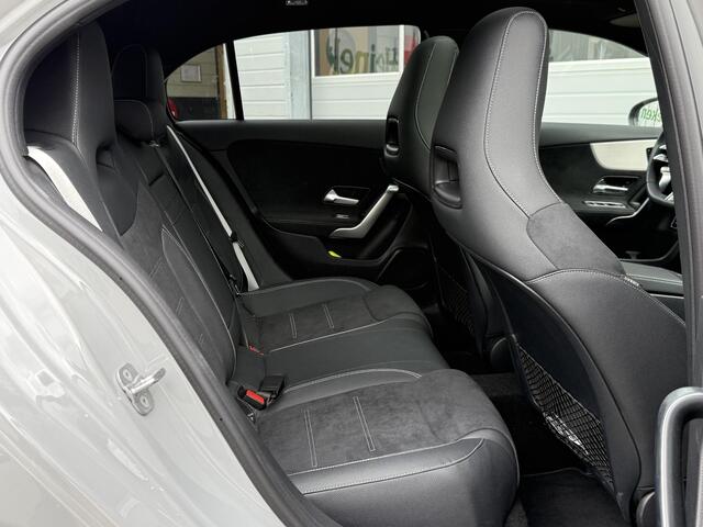Mercedes-Benz A-KLASSE 250 e Business Solution AMG Permium plus pakket | memory stoelen | Nightpakket | 19 inch | Smartphone integratiepakket | Advanced sound systeem | Multibeam led |