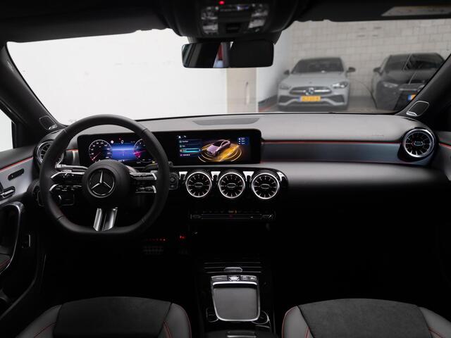 Mercedes-Benz A-KLASSE Limousine 180 Business Solution AMG Panorama dak