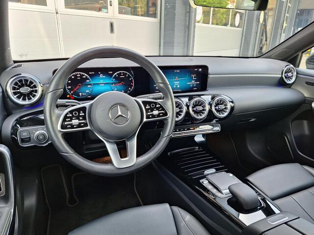 Mercedes-Benz A-KLASSE 180 Business Solution Luxury | Achteruitrijcamera | Widescreen | Sfeerverlichting | Stoelverwarming | LED verlichting