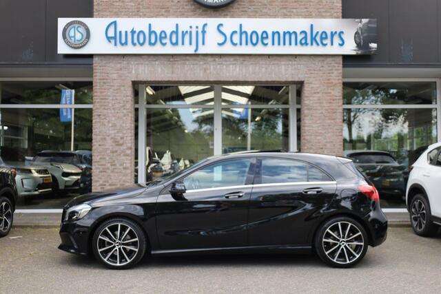 Mercedes-Benz A-KLASSE 180 Lease Edition Plus PANO STOELVERW. HALF-LEER CAMERA NL-AUTO ZWARTE-HEMEL NAVI CRUISE CLIMA KEYLESS-START 2XPDC 18''LMV