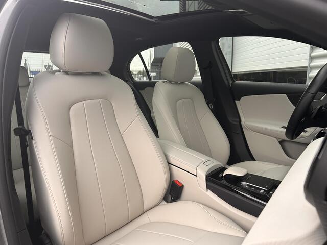Mercedes-Benz A-KLASSE 250 e | Beige leder | Panoramadak | Apple CarPlay | Sfeerverlichting