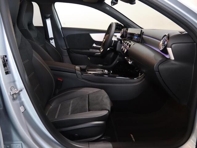 Mercedes-Benz A-KLASSE 180 Business Solution AMG | AMG Line Plus | Nightpakket | Panoramadak | HUD | Stoelverwarming | 360° camera | Cruise Control Adaptief |