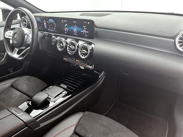 Mercedes-Benz A-KLASSE 180 AMG line | Night Pakket | Panorama Schuif-Kanteldak | Sfeerverlichting. | Ledkoplampen. Inclusief 24 maanden MB Certified garantie voor Europa.