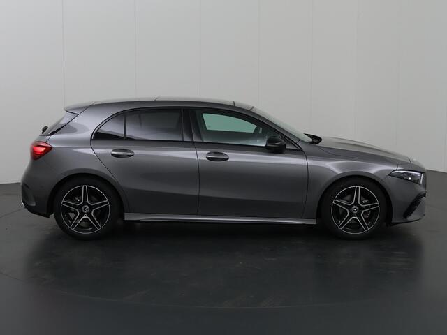 Mercedes-Benz A-KLASSE 180 Star Edition AMG Line | Night | Multibeam | Panoramadak | Sfeerverlichting | Stoelverwarming | Achteruitrijcamera |