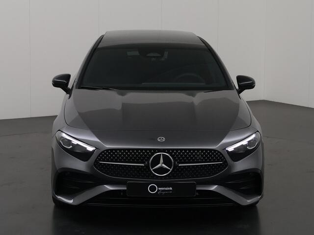 Mercedes-Benz A-KLASSE 180 Star Edition AMG Line | Night | Panoramadak | Sfeerverlichting | MULTIBEAM LED | Stoelverwarming | Sfeerverlichting |