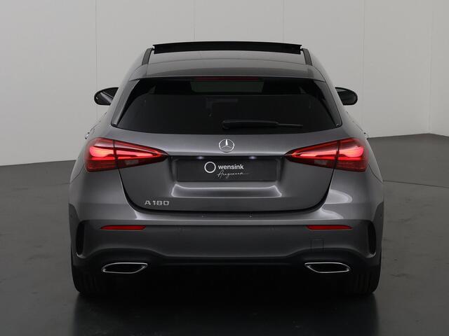 Mercedes-Benz A-KLASSE 180 Star Edition AMG Line | Night | Panoramadak | Sfeerverlichting | MULTIBEAM LED | Stoelverwarming | Sfeerverlichting |