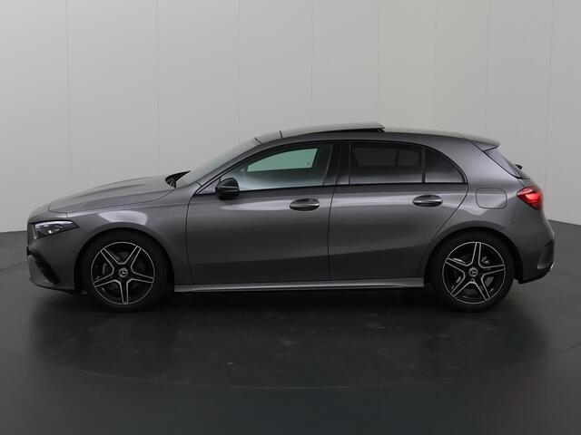 Mercedes-Benz A-KLASSE 180 Star Edition AMG Line | Night | Panoramadak | Sfeerverlichting | MULTIBEAM LED | Stoelverwarming | Sfeerverlichting |