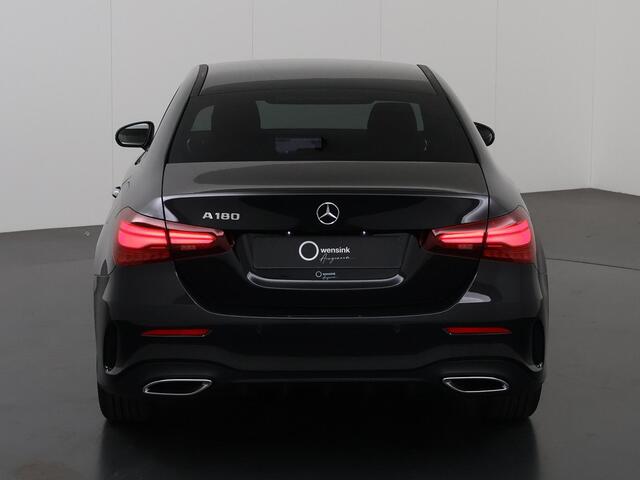 Mercedes-Benz A-KLASSE 180 AMG Line | Navigatiesysteem | Parkeercamera | airconditioning | Cruise Control | Nightpakket |