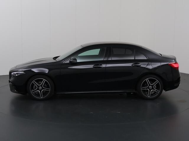 Mercedes-Benz A-KLASSE 180 AMG Line | Navigatiesysteem | Parkeercamera | airconditioning | Cruise Control | Nightpakket |
