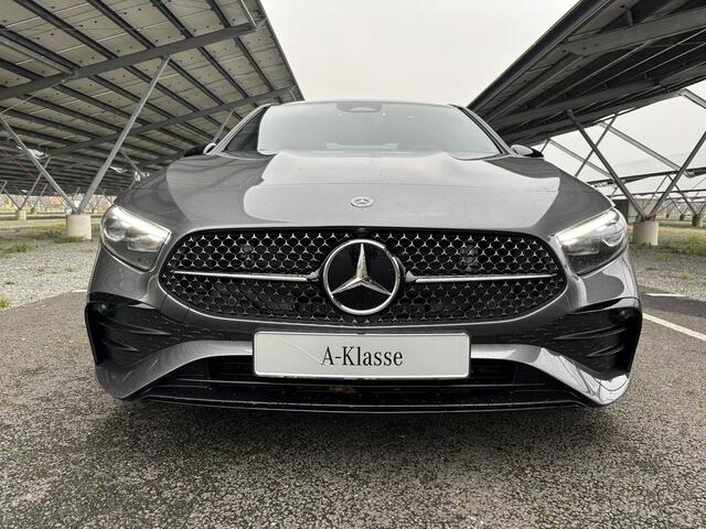 Mercedes-Benz A-KLASSE 180 Star Edition AMG Line | Night | Panoramadak | Sfeerverlichting | 19" Multispaaks | Parkeercamera | Stoelverwarming |