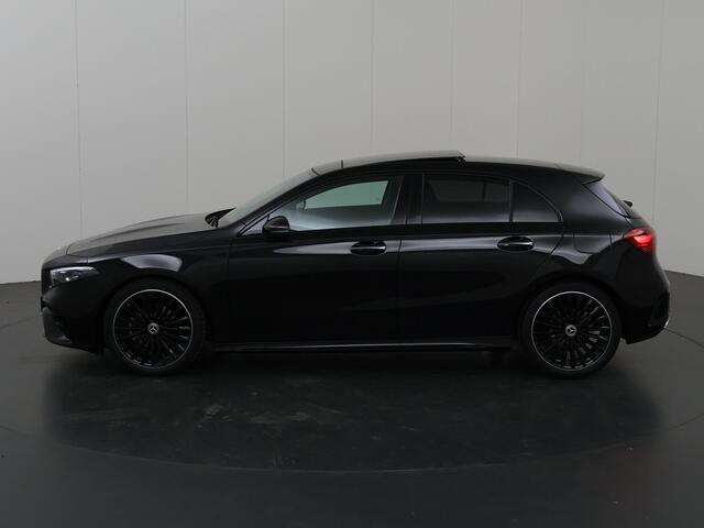 Mercedes-Benz A-KLASSE 180 Star Edition AMG Line 180 Star Edition AMG Line Plus | Night | Panoramadak | Multispaaks velgen | Stoelverwarming | Sfeerverlichting |