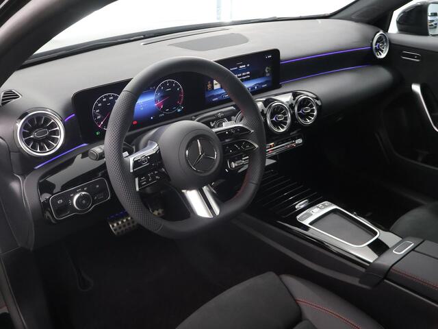 Mercedes-Benz A-KLASSE 180 Star Edition AMG Line 180 Star Edition AMG Line Plus | Night | Panoramadak | Multispaaks velgen | Stoelverwarming | Sfeerverlichting |