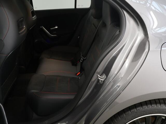 Mercedes-Benz A-KLASSE 180 Star Edition AMG Line LIMITED | Panoramadak | Multibeam | 19" multispaaks velgen | Night | Sfeerverlichting | Stoelverwarming | Achteruitrijcamera |