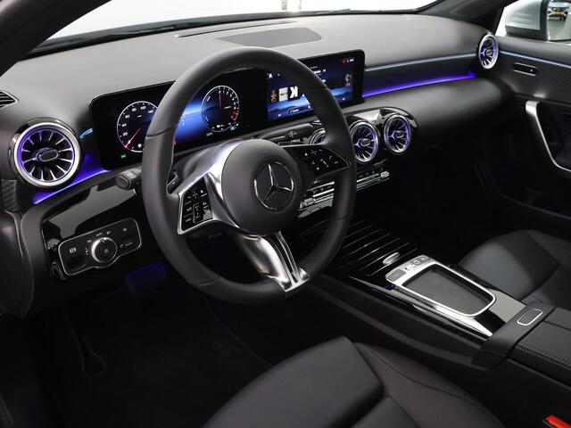 Mercedes-Benz A-KLASSE 250 e Star Edition Luxury Line 250 e Star Edition Luxury Line | Panoramadak | Trekhaak | Multibeam LED | Draadloos opladen voor Smartphone |
