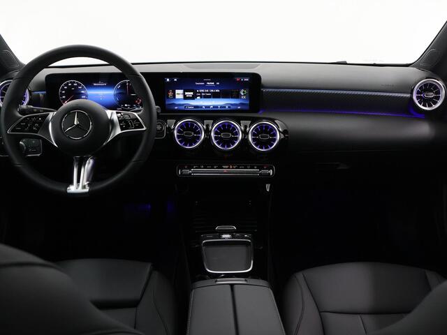 Mercedes-Benz A-KLASSE 250 e Star Edition Luxury Line 250 e Star Edition Luxury Line | Panoramadak | Trekhaak | Multibeam LED | Draadloos opladen voor Smartphone |