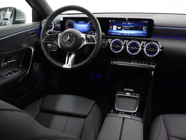 Mercedes-Benz A-KLASSE 250 e Star Edition Luxury Line 250 e Star Edition Luxury Line | Panoramadak | Trekhaak | Multibeam LED | Draadloos opladen voor Smartphone |