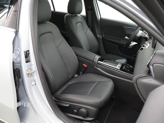 Mercedes-Benz A-KLASSE 250 e Star Edition Luxury Line 250 e Star Edition Luxury Line | Panoramadak | Trekhaak | Multibeam LED | Draadloos opladen voor Smartphone |