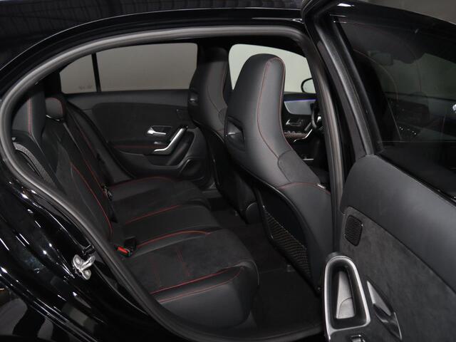 Mercedes-Benz A-KLASSE 180 Business Solution AMG | Panoramaschuifdak | Premium plus | Head-Up | Stoelverwarming | Achteruitrijcamera | MULTIBEAM LED |