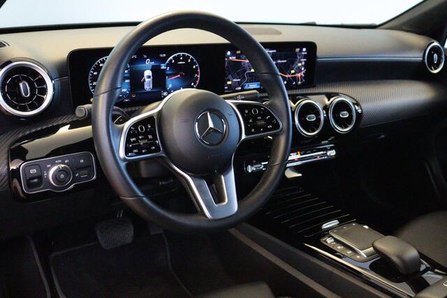 Mercedes-Benz A-KLASSE 180 Business Solution Automaat | NAVI / APPCONNECT | CAMERA + PDC | STOELVERW | CRUISE | WIDE-SCREEN |