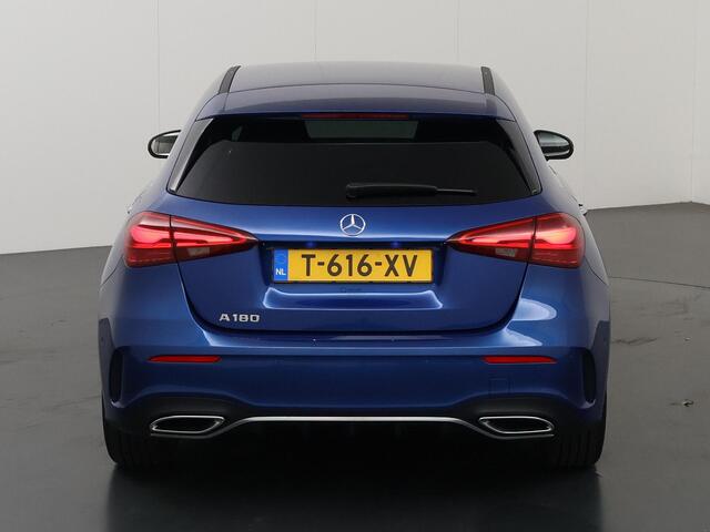 Mercedes-Benz A-KLASSE 180 AMG Line | Stoelverwarming |Widescreen | Sfeerverlichting | Getint glas | Achteruitrijcamera |