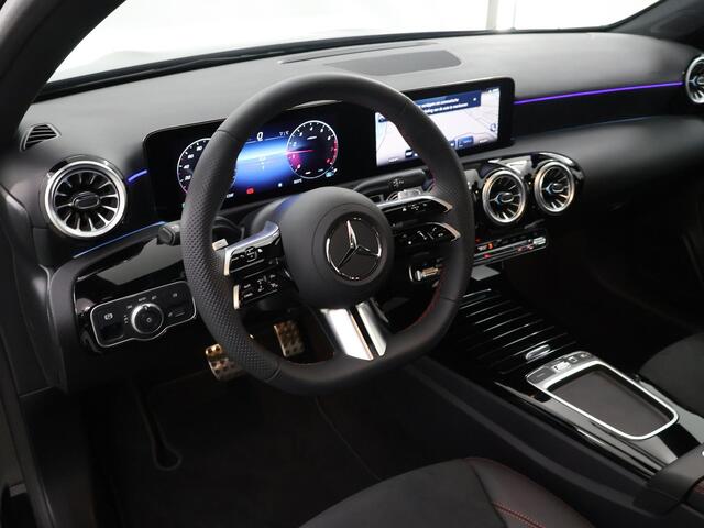 Mercedes-Benz A-KLASSE 180 Star Edition AMG Line | Panoramadak | 19 inch LM velgen | Night pakket | Multibeam Led verlichting |