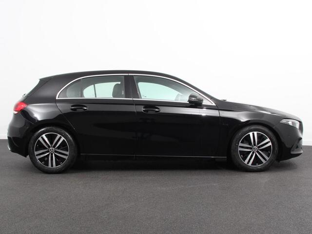 Mercedes-Benz A-KLASSE 200 Automaat Advantage Navigatie Apple Carplay/Android Auto Camera Adaptive cruise control Stoelverwarming Parkeer sensoren