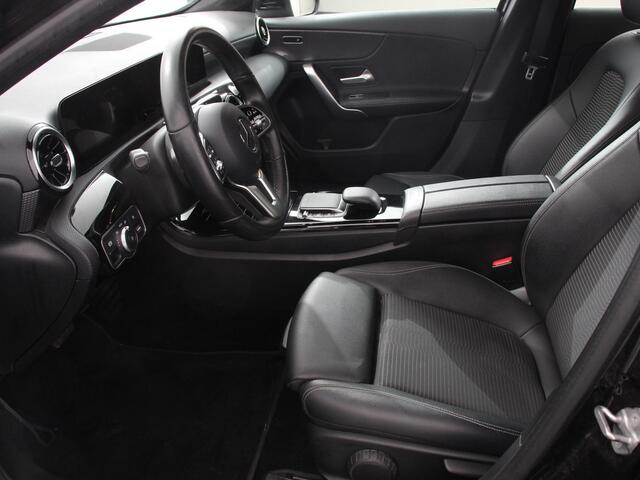 Mercedes-Benz A-KLASSE 200 Automaat Advantage Navigatie Apple Carplay/Android Auto Camera Adaptive cruise control Stoelverwarming Parkeer sensoren