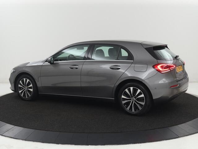 Mercedes-Benz A-KLASSE 250e Style | SOH 92% | Stoelverwarming | Sfeerverlichting | Keyless | Camera | Navigatie | Widescreen | Half leder | Side Assist | Climate control | Bluetooth | PHEV | Plug In