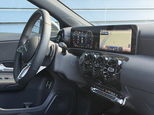 Mercedes-Benz A-KLASSE 250 e Star Edition / Camera / Navigatie