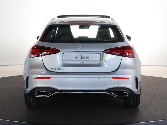 Mercedes-Benz A-KLASSE 250e Business Solution AMG | Panoramaschuifdak | Head-up display | Premium Plus | Stoelverwarming | 360° camera |