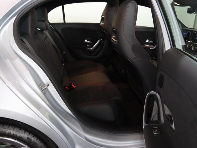 Mercedes-Benz A-KLASSE 250e Business Solution AMG | Panoramaschuifdak | Head-up display | Premium Plus | Stoelverwarming | 360° camera |