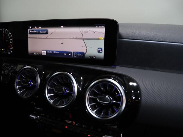 Mercedes-Benz A-KLASSE 250e Business Solution AMG | Panoramaschuifdak | Head-up display | Premium Plus | Stoelverwarming | 360° camera |