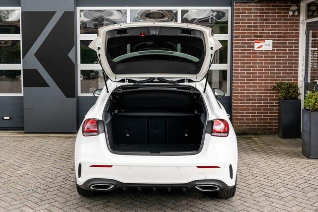 Mercedes-Benz A-KLASSE 180 Business Solution AMG | Panorama | Widescreen Display | Camera | Night Package | Sfeerverlichting | Memory | LED |