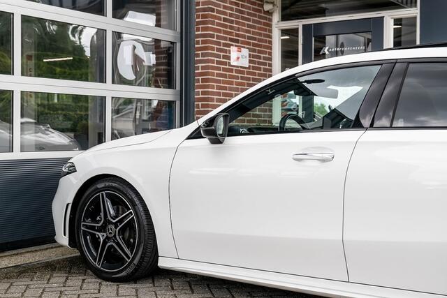 Mercedes-Benz A-KLASSE 180 Business Solution AMG | Panorama | Widescreen Display | Camera | Night Package | Sfeerverlichting | Memory | LED |